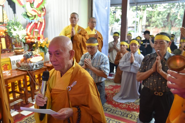 Visiting Late female Novice Thich Nu Phuc Tho Funeral in Bình Dương